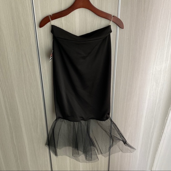 Black knee length pencil skirt with tool hem NWT - Picture 2 of 6